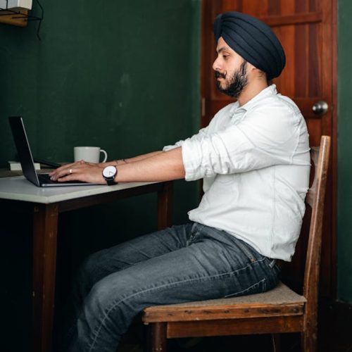 The Anti-Buzzwords Revolution: Why Technical Writing in 2025 Is About Clarity, Not Clout